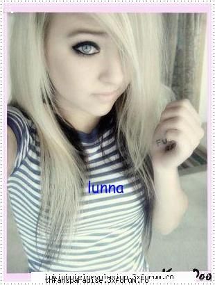 lunna kiru: o fata  de 15 ani, blonda, cu ochii albastrii, aborda un stil propriu intre rock si emo.